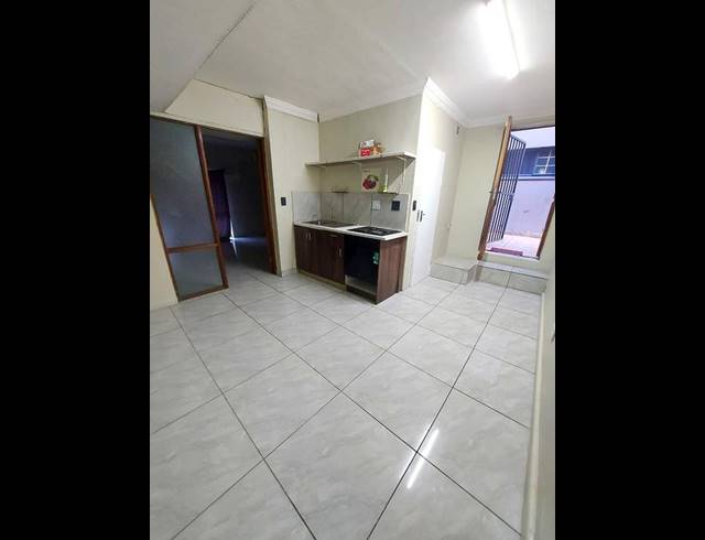 1 BEDROOM PROPERTY TO RENT IN GOODWOOD CENTRAL